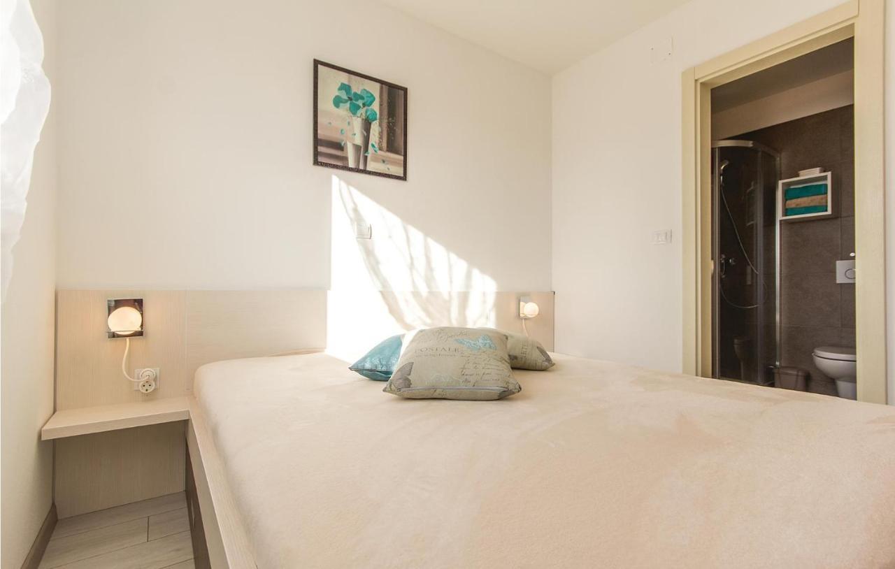 Lovely Apartment In Medulin With Kitchen Dış mekan fotoğraf