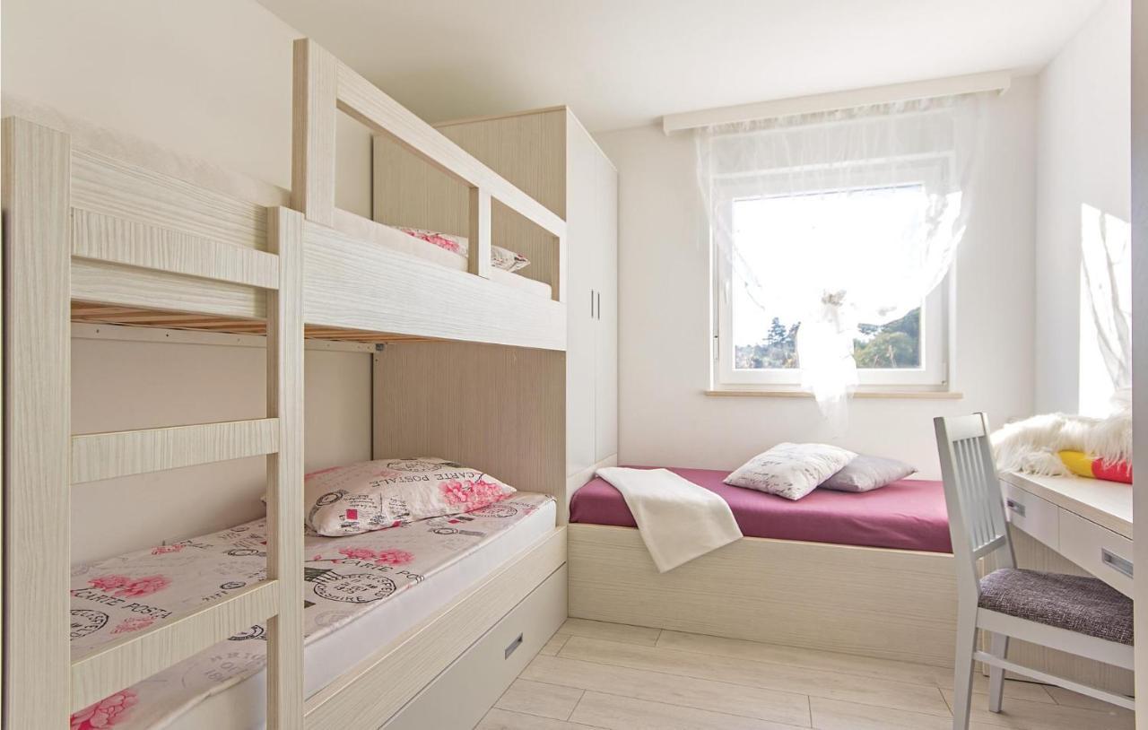 Lovely Apartment In Medulin With Kitchen Dış mekan fotoğraf