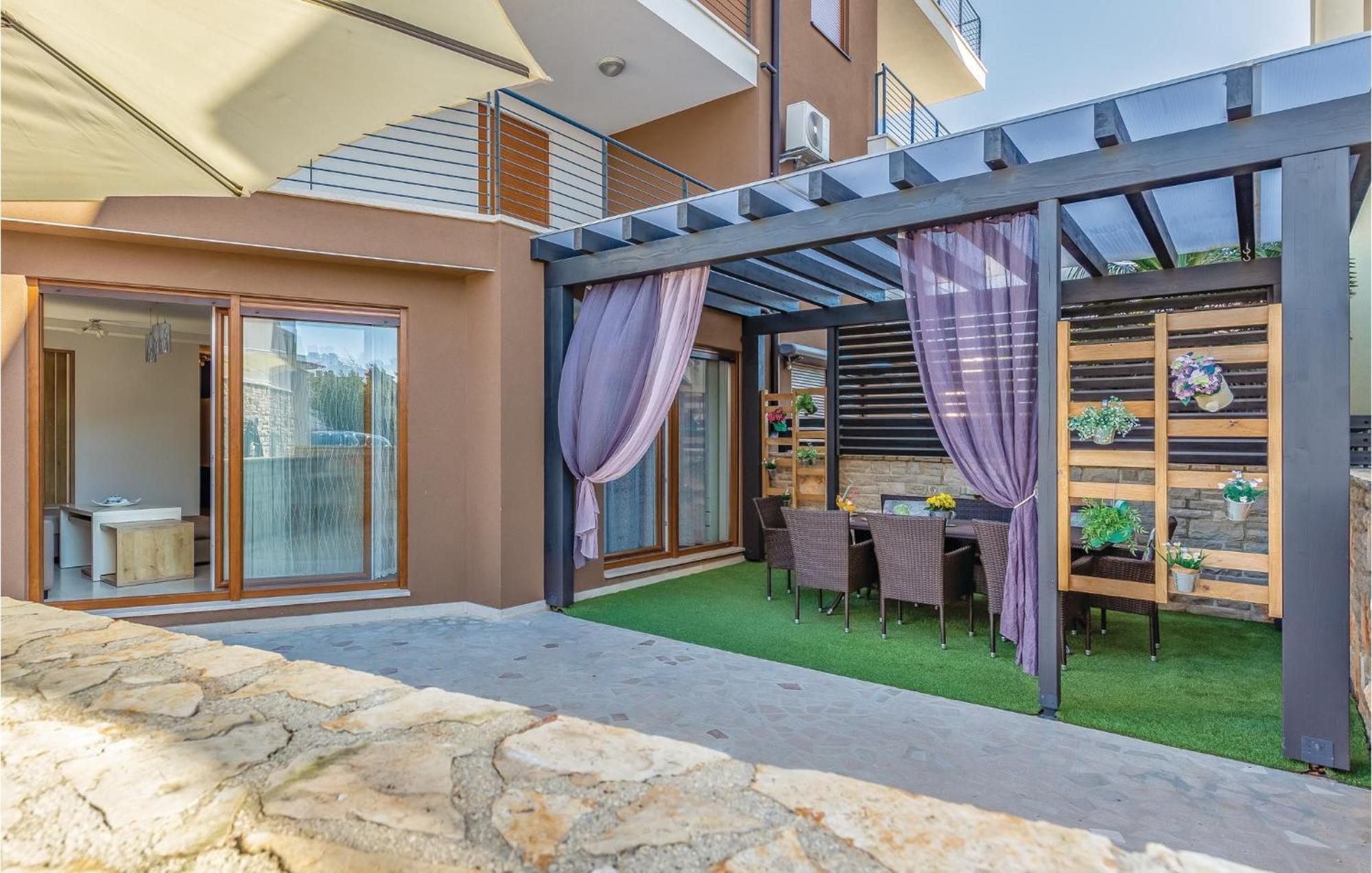Lovely Apartment In Medulin With Kitchen Dış mekan fotoğraf